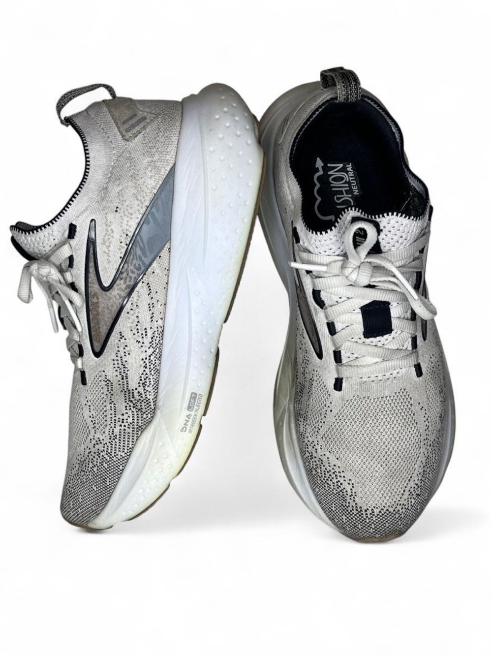 Brooks Glycerin Sleathfit 21 Womens 9.5 White and Black Athletic Running Shoes